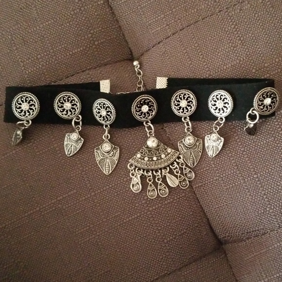 Necklace/choker - Picture 1 of 1